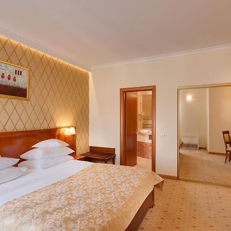 Hotel Opera Plaza Клуж-Напока Екстериор снимка