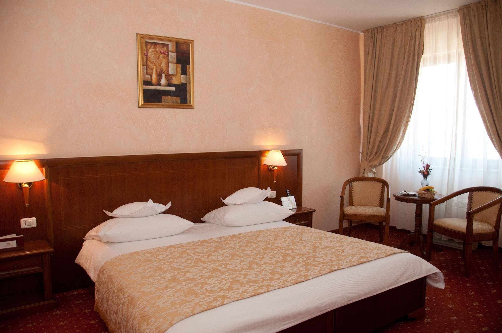 Hotel Opera Plaza Клуж-Напока Екстериор снимка