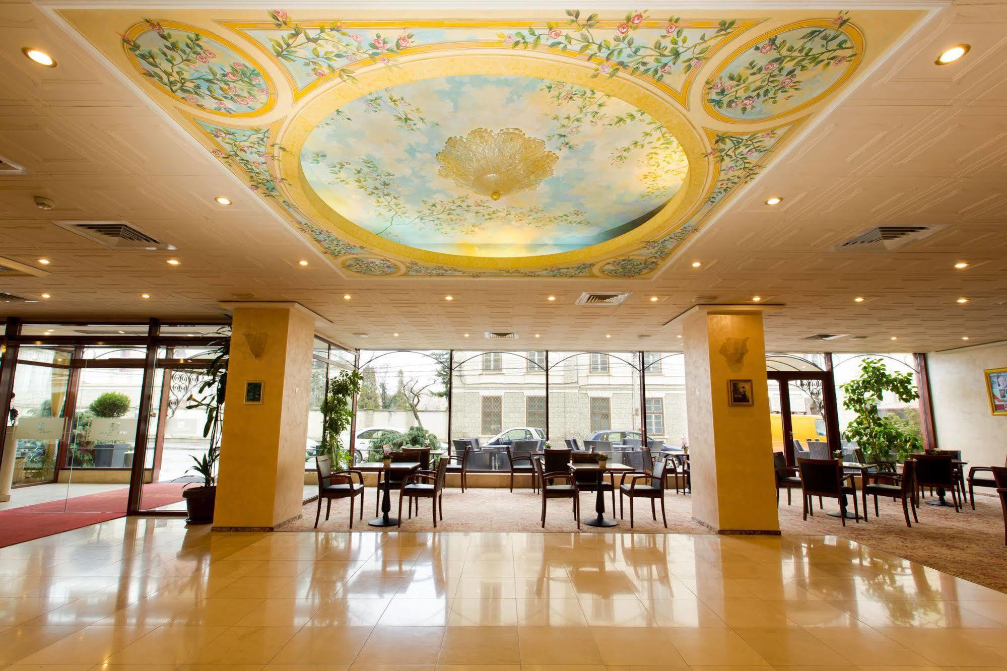 Hotel Opera Plaza Клуж-Напока Екстериор снимка