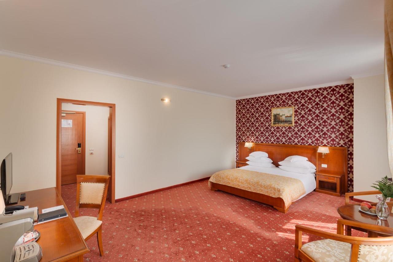 Hotel Opera Plaza Клуж-Напока Екстериор снимка