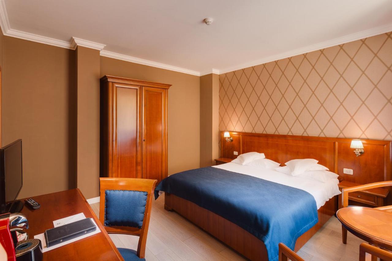 Hotel Opera Plaza Клуж-Напока Екстериор снимка