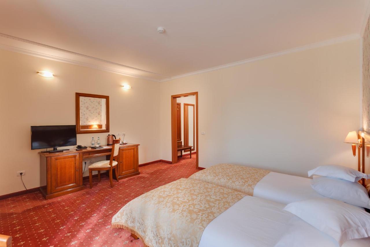 Hotel Opera Plaza Клуж-Напока Екстериор снимка