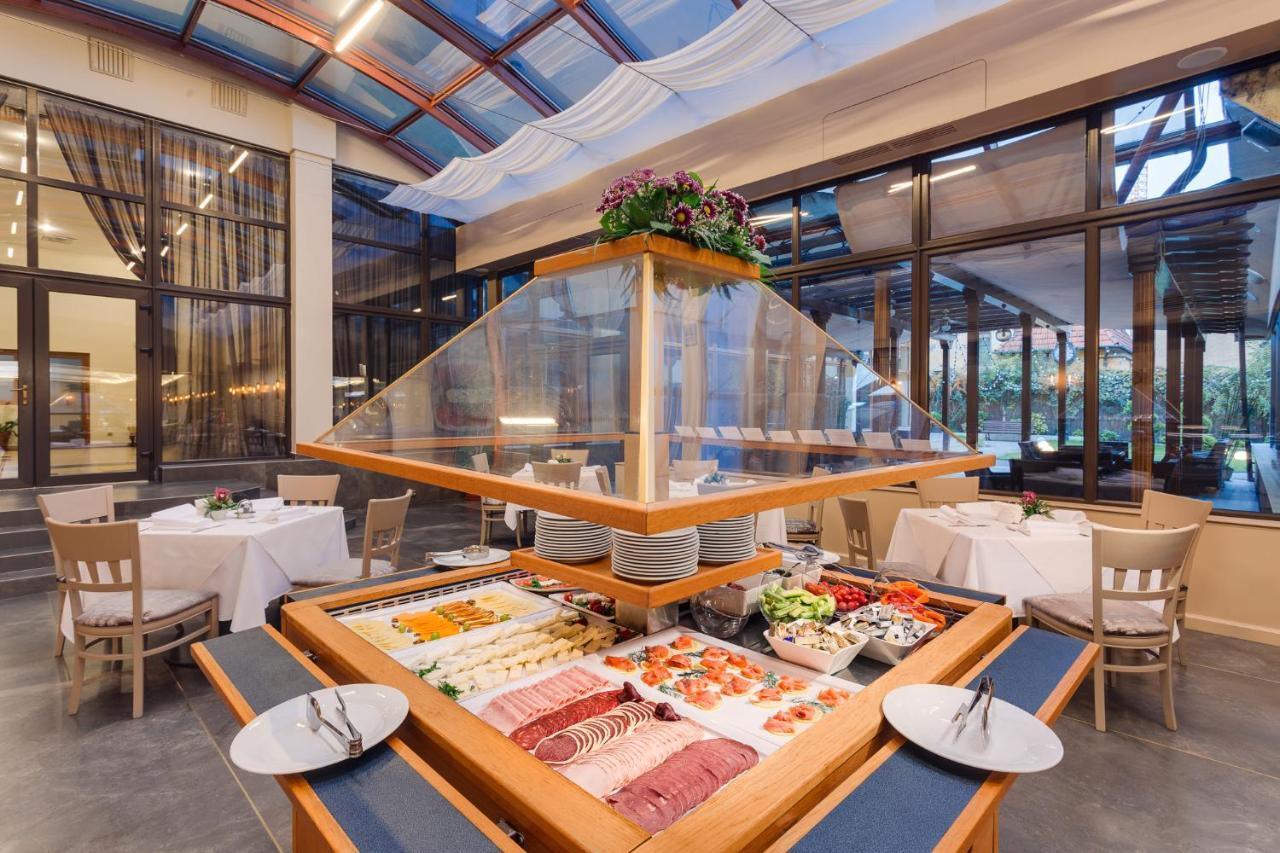 Hotel Opera Plaza Клуж-Напока Екстериор снимка