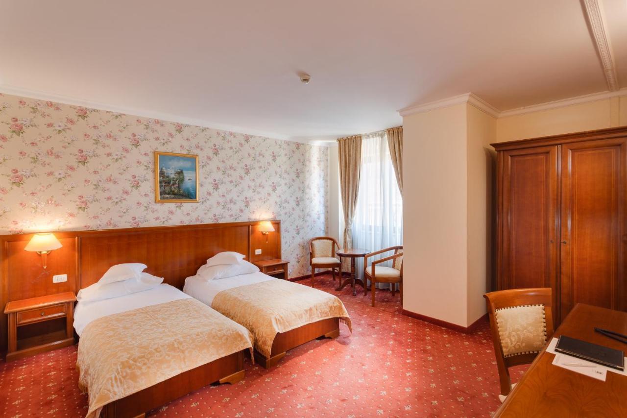 Hotel Opera Plaza Клуж-Напока Екстериор снимка