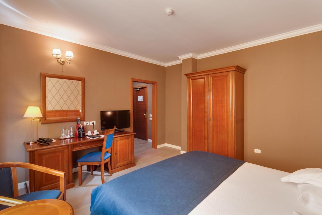 Hotel Opera Plaza Клуж-Напока Екстериор снимка