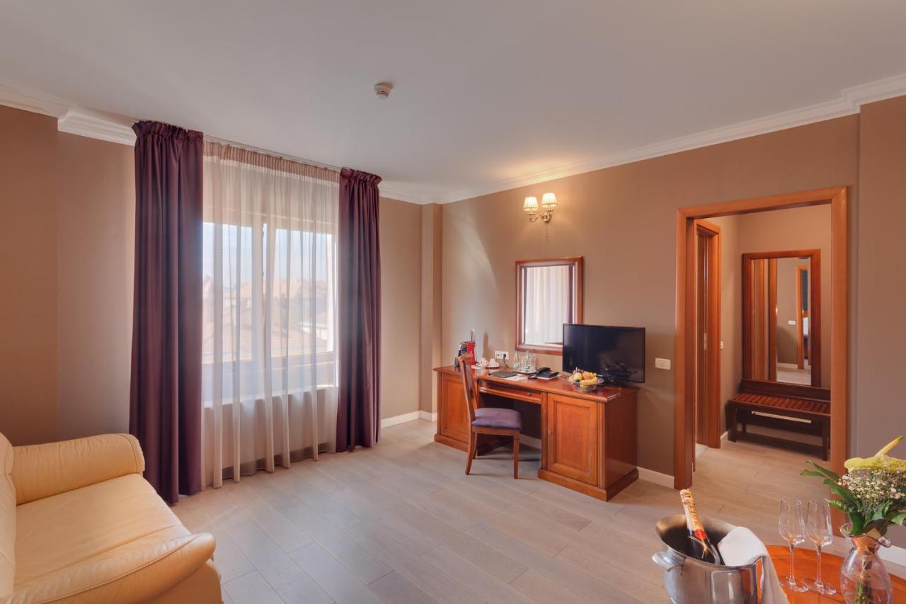 Hotel Opera Plaza Клуж-Напока Екстериор снимка