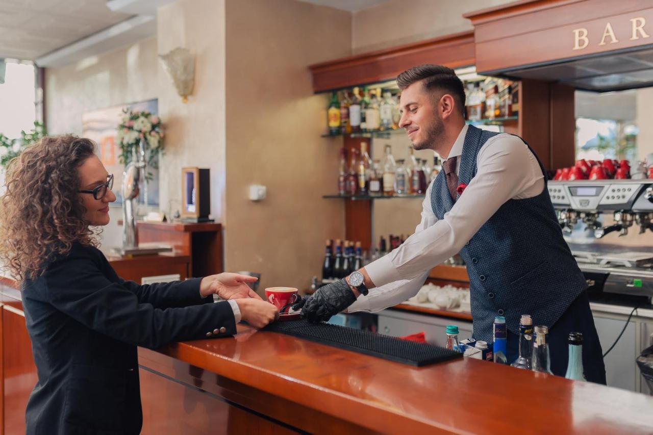 Hotel Opera Plaza Клуж-Напока Екстериор снимка