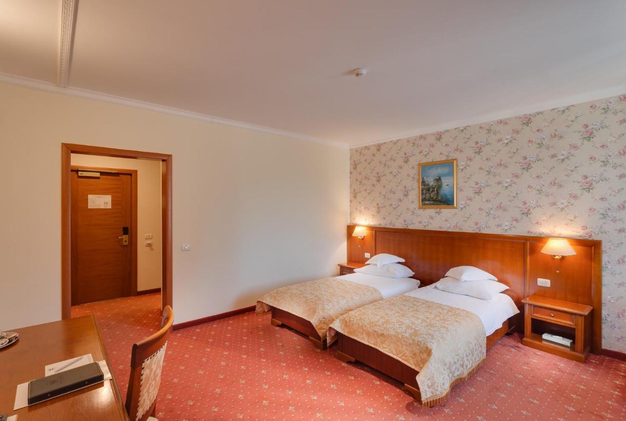 Hotel Opera Plaza Клуж-Напока Екстериор снимка