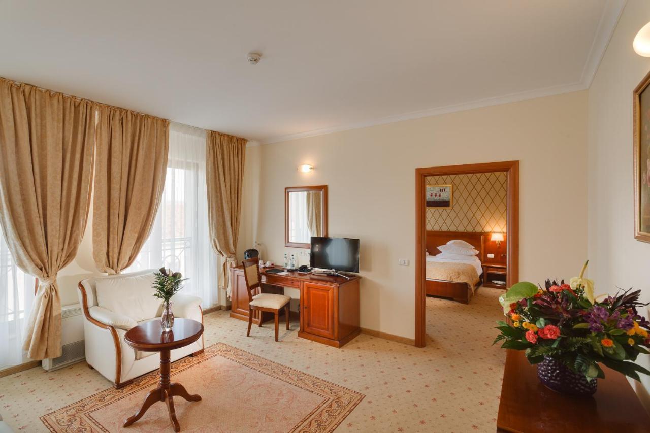 Hotel Opera Plaza Клуж-Напока Екстериор снимка