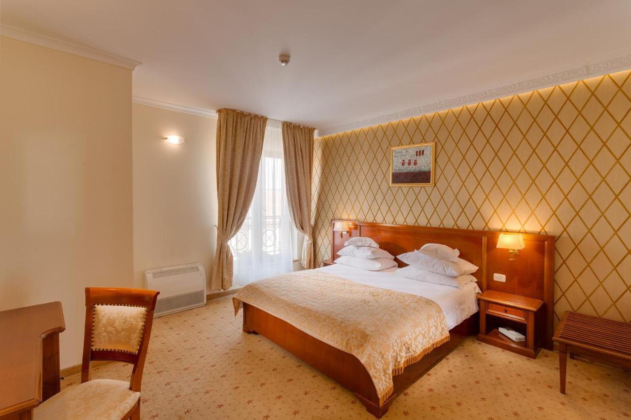 Hotel Opera Plaza Клуж-Напока Екстериор снимка