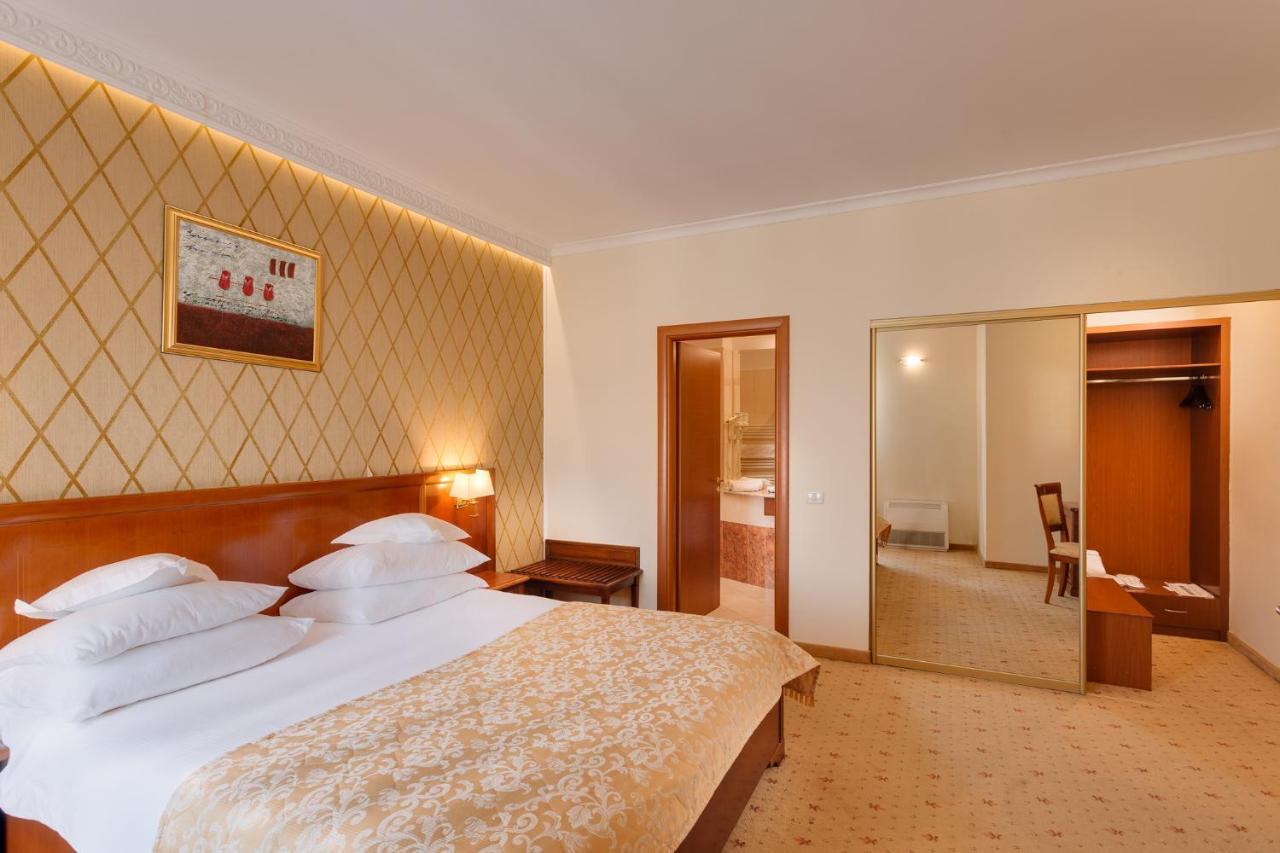 Hotel Opera Plaza Клуж-Напока Екстериор снимка